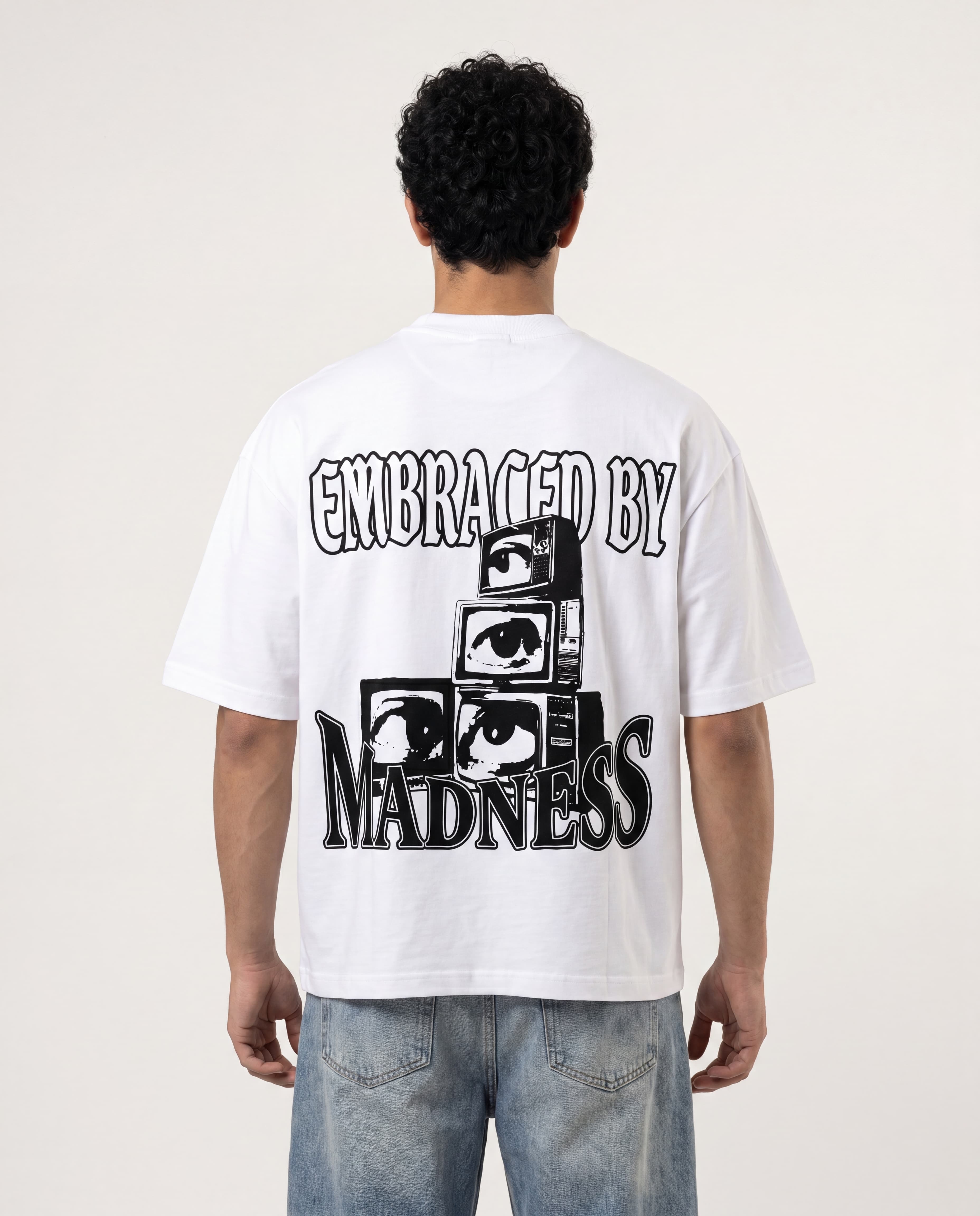 WHITE EMBRACED TEE