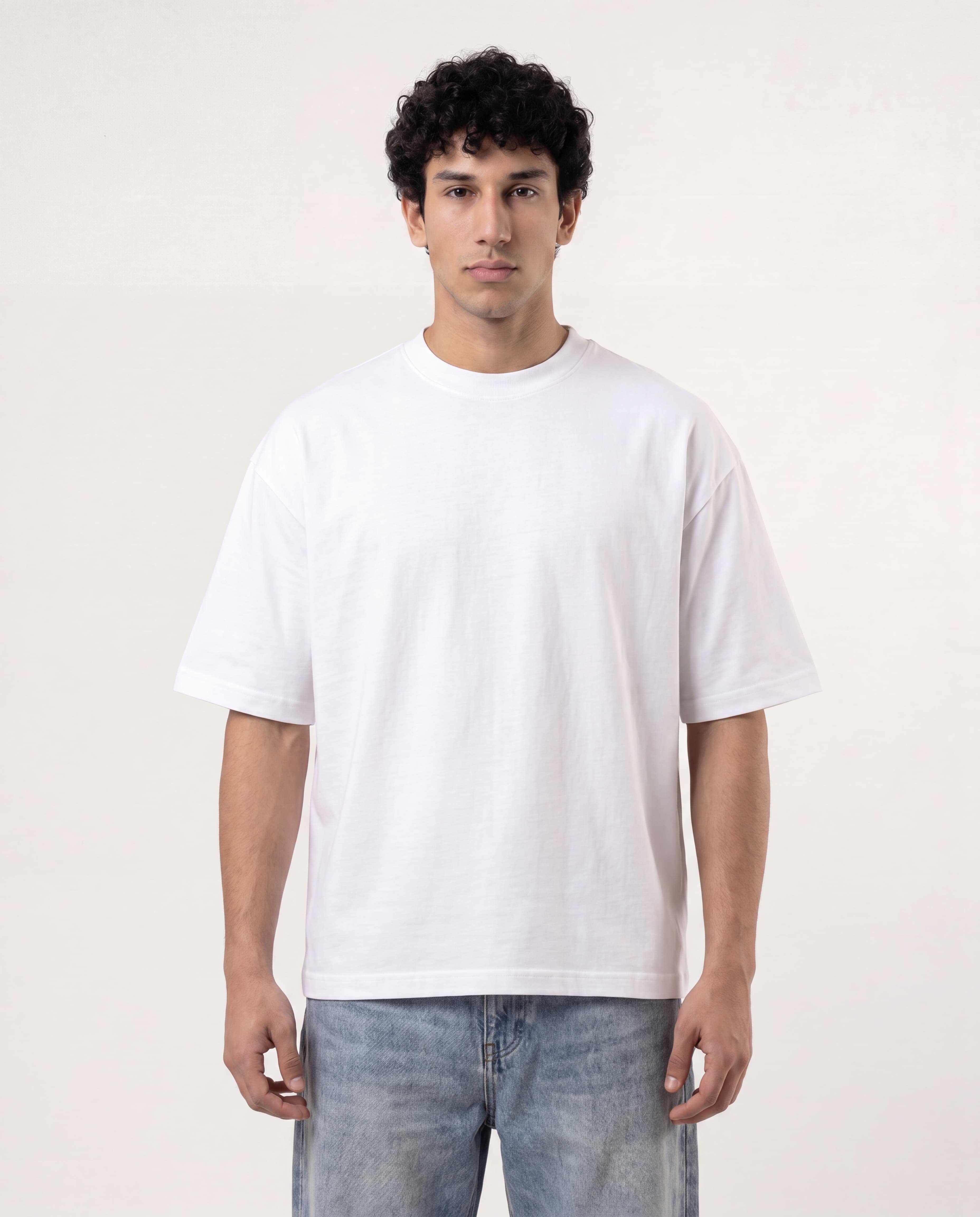 WHITE EMBRACED TEE