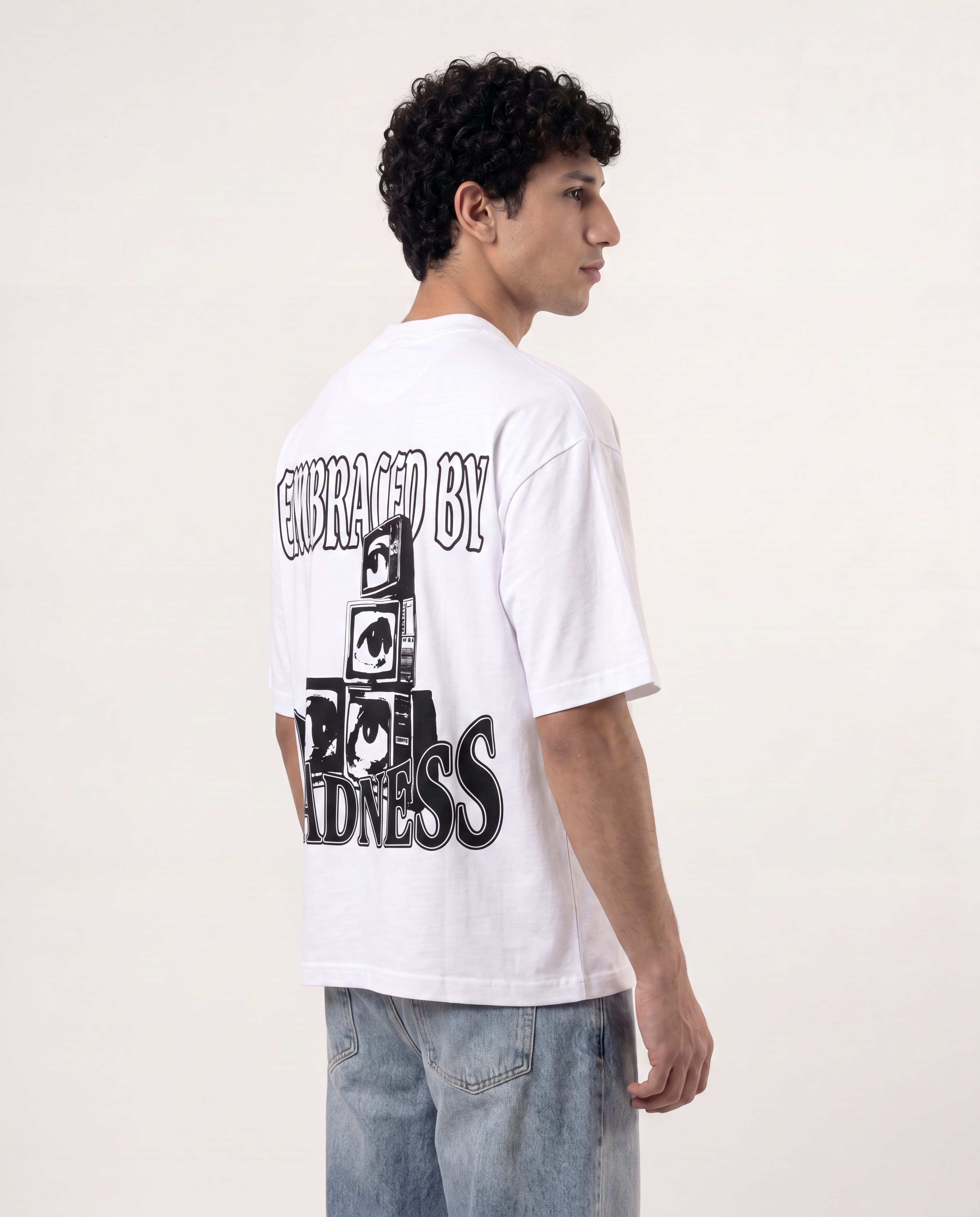 WHITE EMBRACED TEE